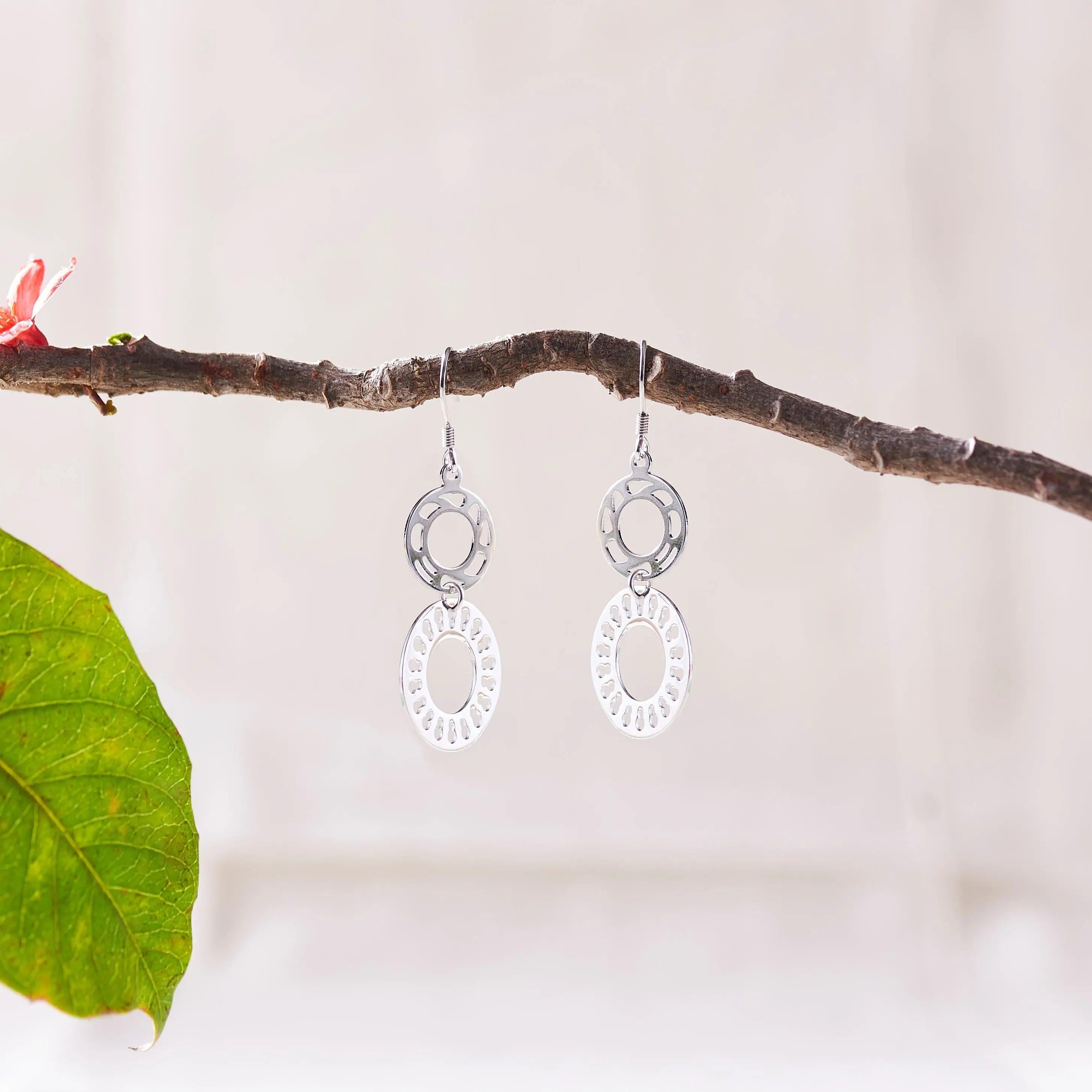 Silver Plain Disc Hangings Dhanaza